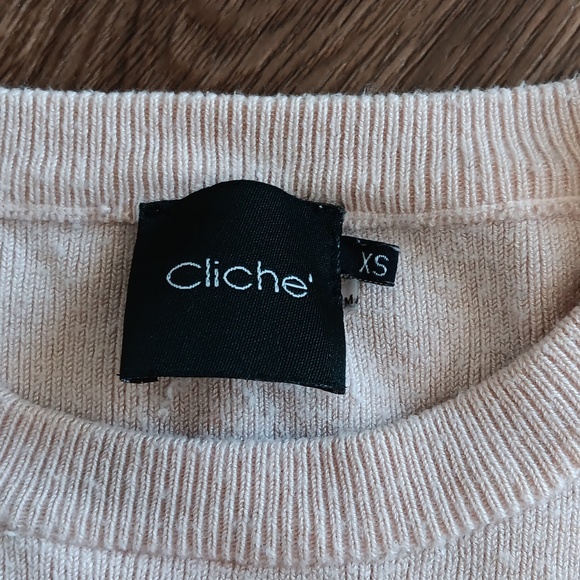 Ruffled cold shoulder sweater - Picture 3 of 6